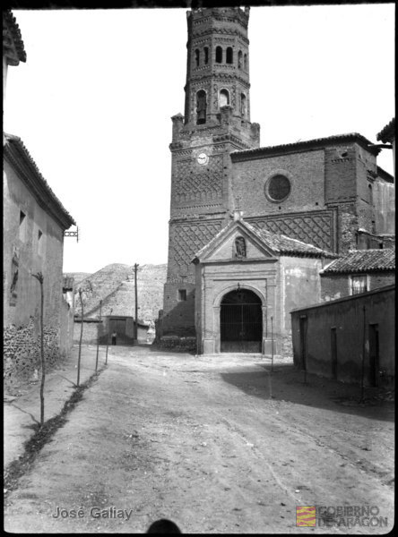 Alfajarín (Zaragoza). Iglesia parroquial. Torre mudéjar. Calle. José Galiay Sarañana