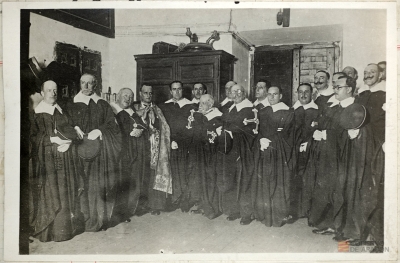 Don Luis de Azara y López de Heredia, marqués de Nibbiano, con un grupo de caballeros vestidos con el hábito de la Real Maestranza de Caballería de Zaragoza