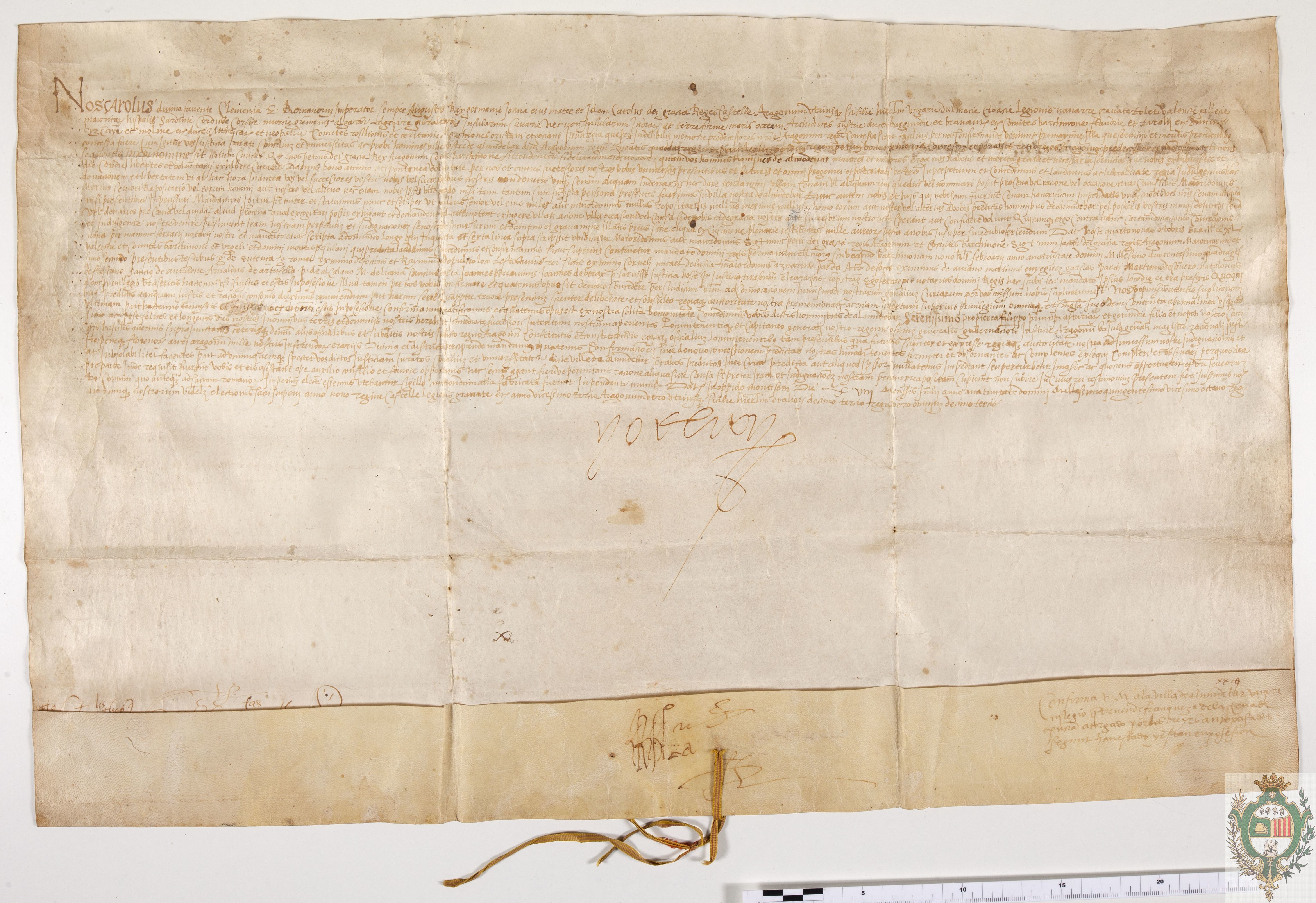 Carlos I concede a Almudévar y sus aldeas todos los privilegios otorgados por sus antecesores, y añade que no deban pagar en ningún tiempo cena ni peita a cuenta de cena