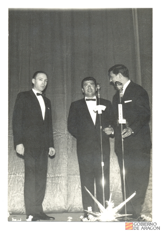 XVI Aniversario. Gala artística celebrada en el Teatro-Cine Marín. Presentadores: Tico Medina, Carlos Hernández Salvador, subdirector de Radio Teruel y José Blasco Lahuerta, director de programación. 30 de Abril. Teruel
