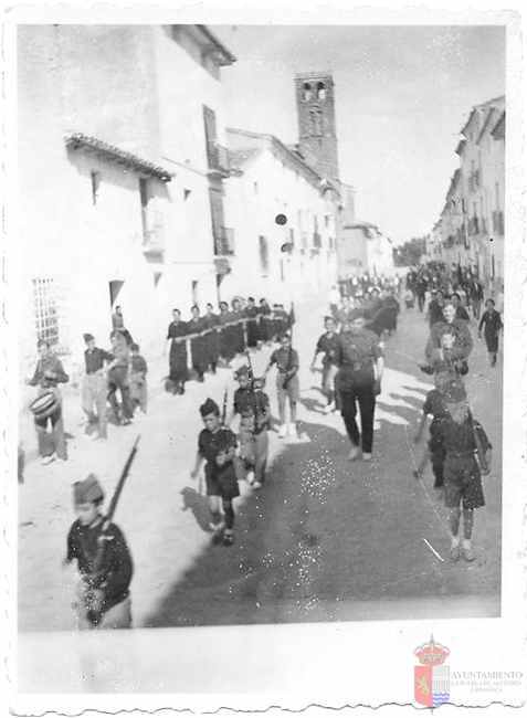 Desfile flechas y pelayos 1. La Puebla de Alfindén