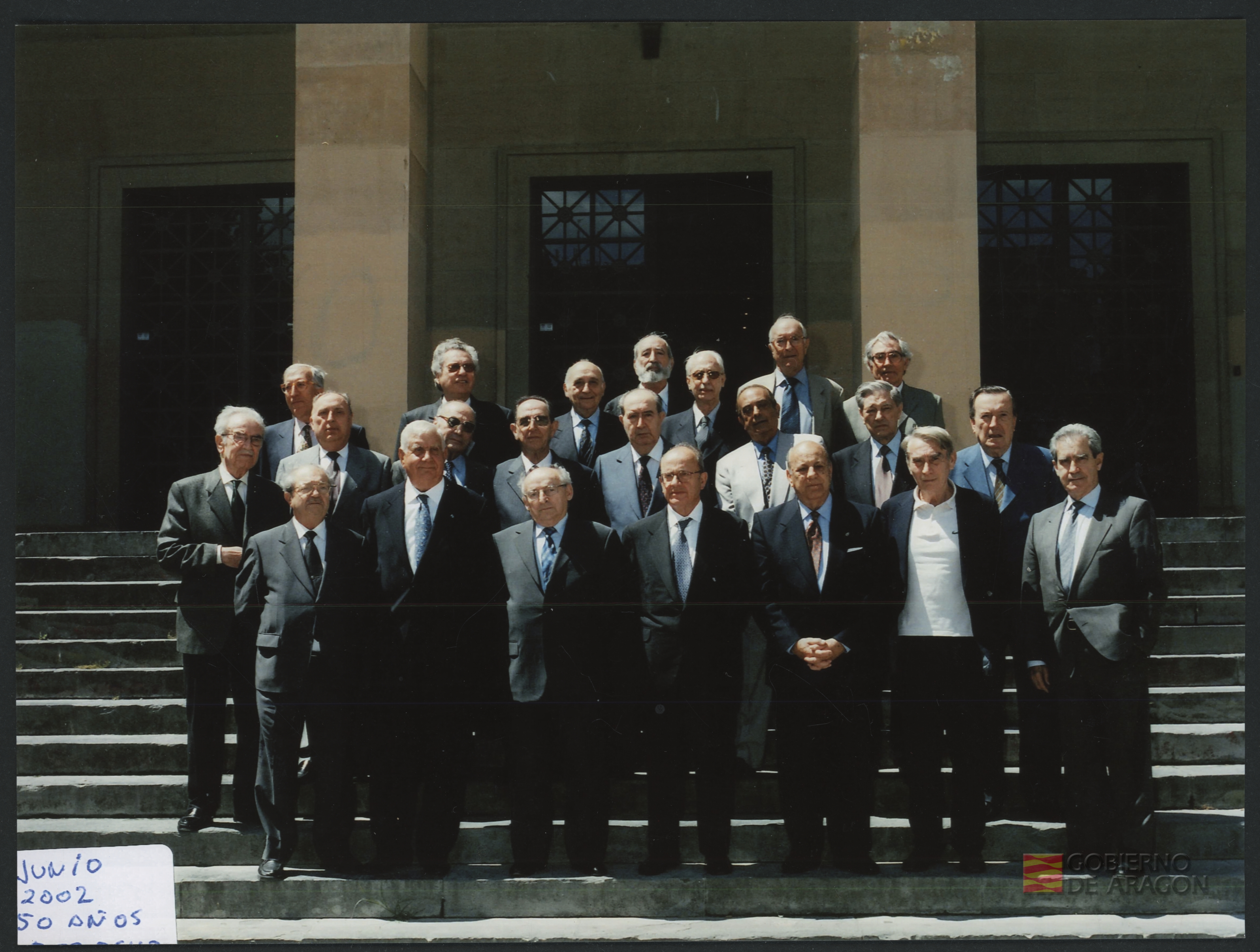 Grupo de antiguos alumnos de la Facultad de Derecho de la Universidad de Zaragoza en la celebración del 50 aniversario