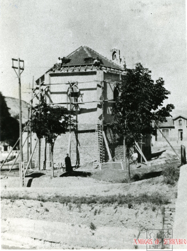Iglesia de Cristo Rey en obras: vista lateral