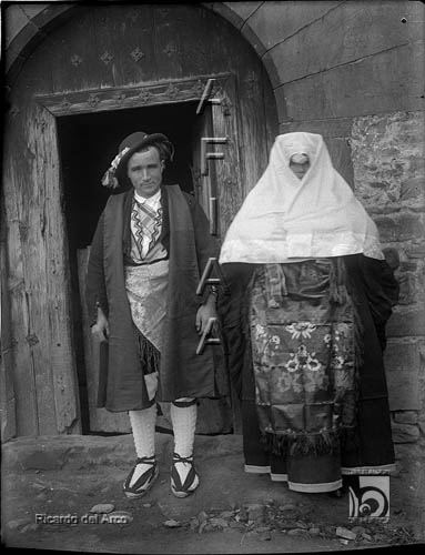 Fiesta del traje. Pareja de ansotanos. Ricardo del Arco y Garay. Ansó. Jacetania