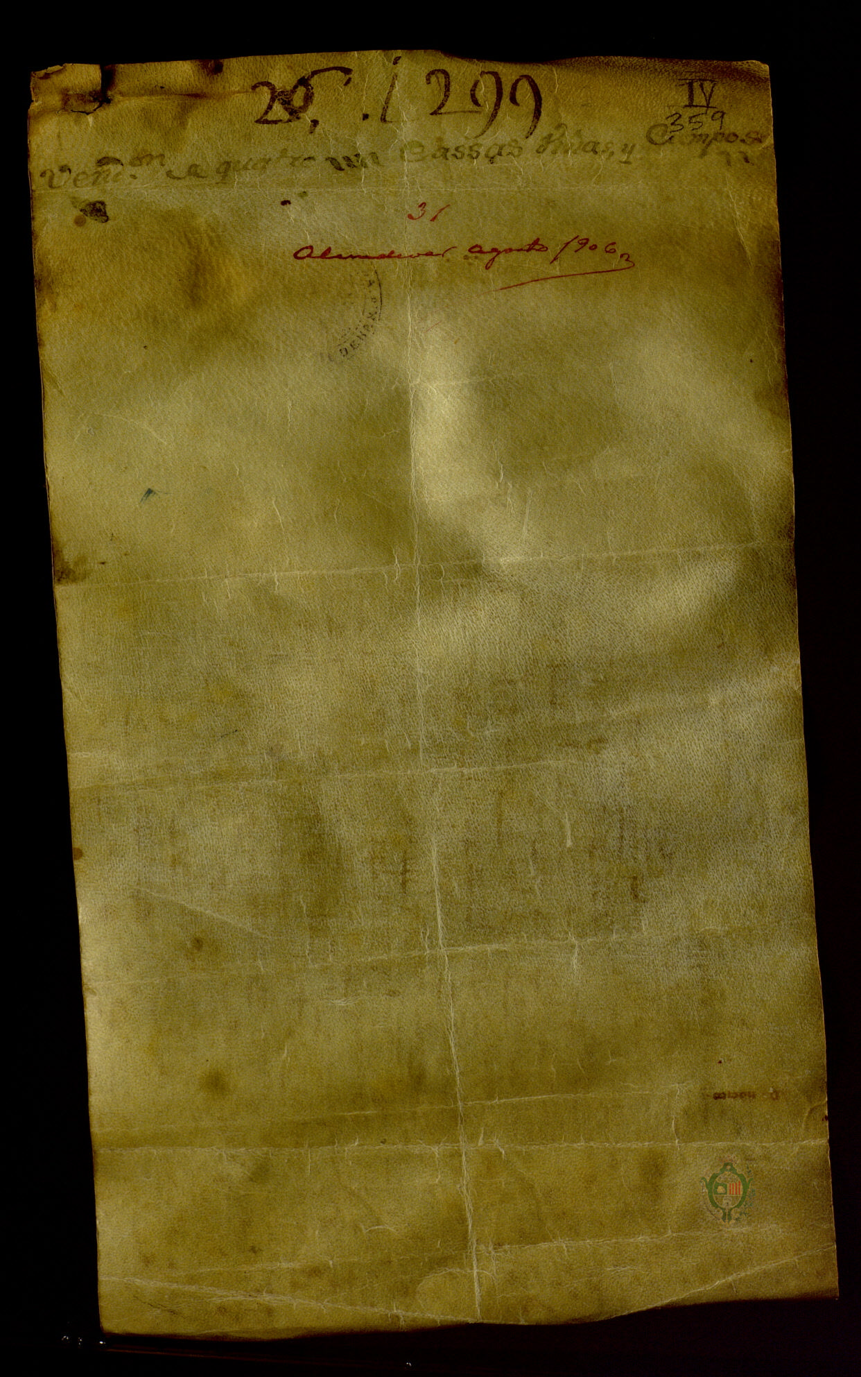 Domingo de Lierta vende a Domingo de Nocito y su esposa María, todos vecinos de Almudévar, cuatro campos, cuatro viñas y una cuba de roble de 11 nietros, por 450 sueldos jaqueses.