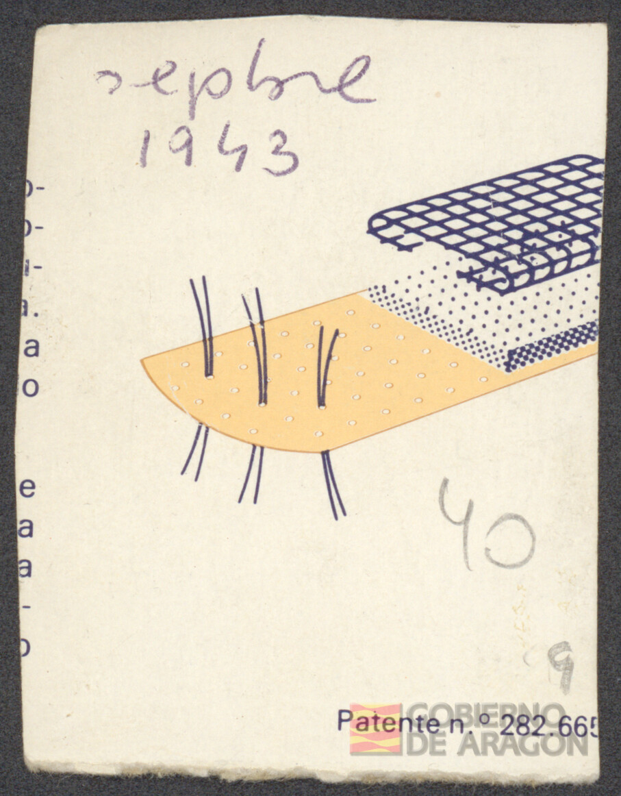 Retrato de Ángel Conte Cazcarro de niño sosteniendo una raqueta en sus manos