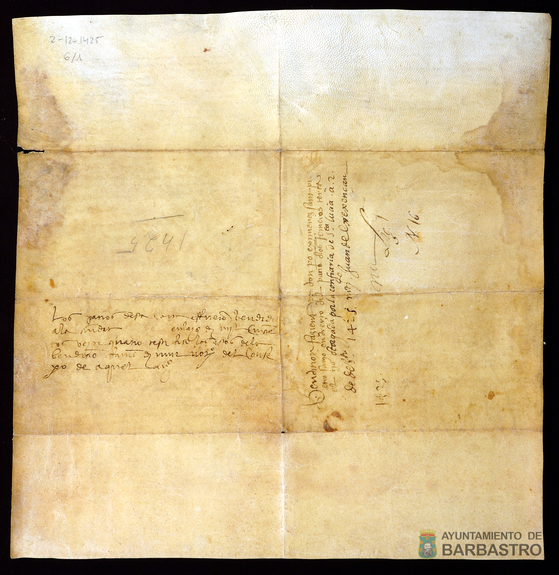 Garcia de Sanvicient, prior de la Cofradia de Santa Lucia de la ciudad de Barbastro, vende a Pedro Eximenez de Santpietro, sabio en derecho habitante en Barbastro, un patio sito cerca del rio de Riancho por 50 sueldos jaqueses.