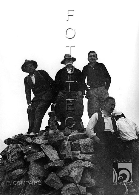 "En el mismo pico Aneto con mis amigos". Ricardo Compairé Escartín. Benasque