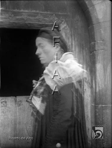 Fiesta del traje. Ansotana de perfil. Ricardo del Arco y Garay. Ansó