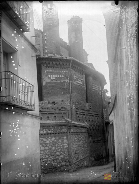 Teruel. Iglesia de San Pedro. Torres y muro mudéjar. Casas. José Galiay Sarañana