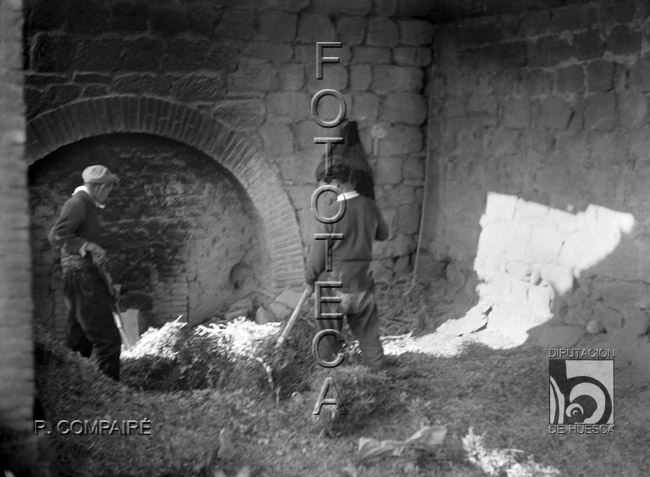 "Alimentando el horno". Ricardo Compairé Escartín. Huesca
