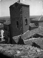 Monasterio de San Pedro el Viejo. Vista de la torre desde un tejado cernano. Ricardo del Arco y Garay. Huesca. Hoya de Huesca