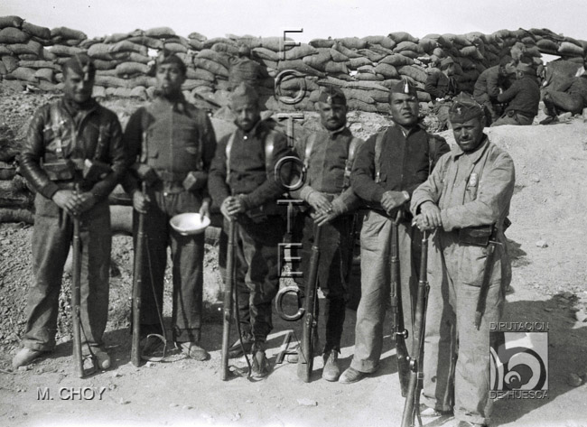 Guardias de asalto en el frente de Alcubierre : Retrato de grupo de soldados. Manuel Choy Llena. Alcubierre. Monegros