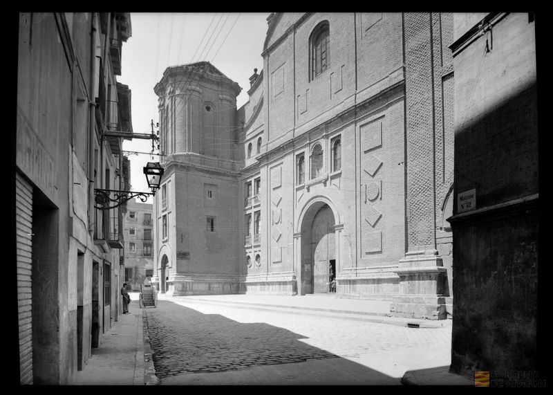 Fachada y torre de la iglesia de San Ildefonso (o de Santiago el Mayor). Manuel Coyne
