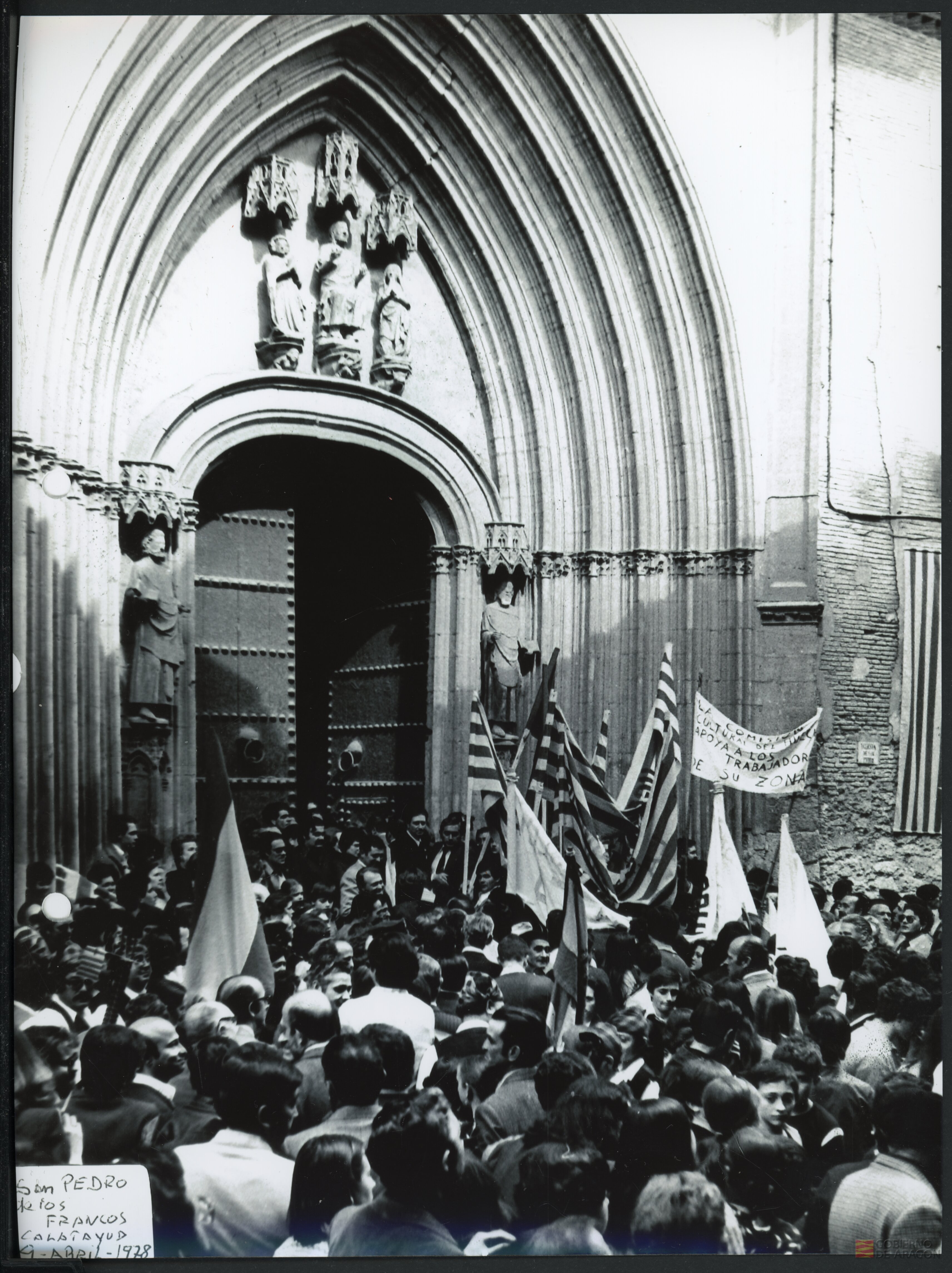 Entrada a San Pedro de los Francos tras la manifestación por la autonomía en Calatayud