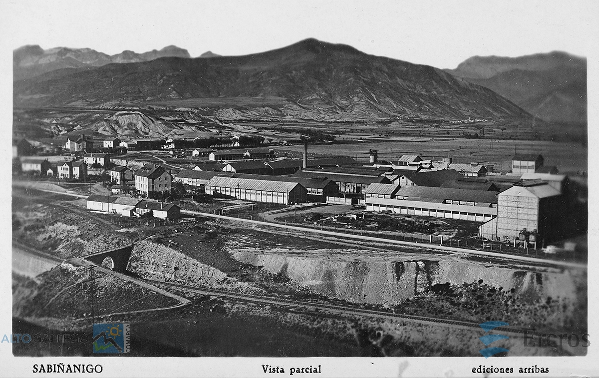 Vista de la fábrica de Energía e Industrias Aragonesas en Sabiñánigo desde el sur