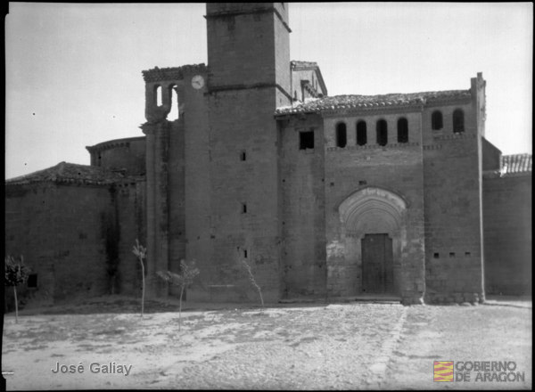 Murillo de Gállego (Zaragoza). Iglesia parroquial de San Salvador. Fachada lateral y torre. José Galiay Sarañana