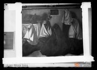 Reproducción fotográfica de una pintura de mujeres ansotanas sentadas. Juan Mora Insa