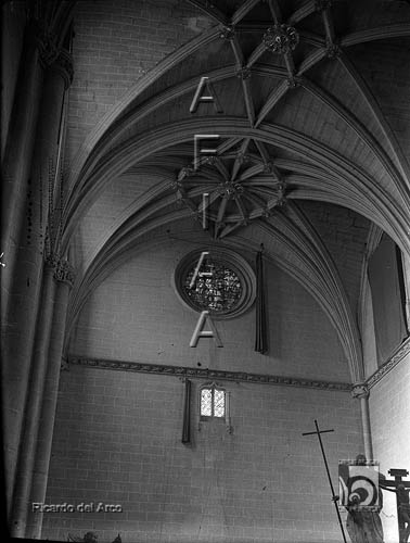 La catedral. Rosetón y cresterías de la nave central. Ricardo del Arco y Garay. Huesca. Hoya de Huesca