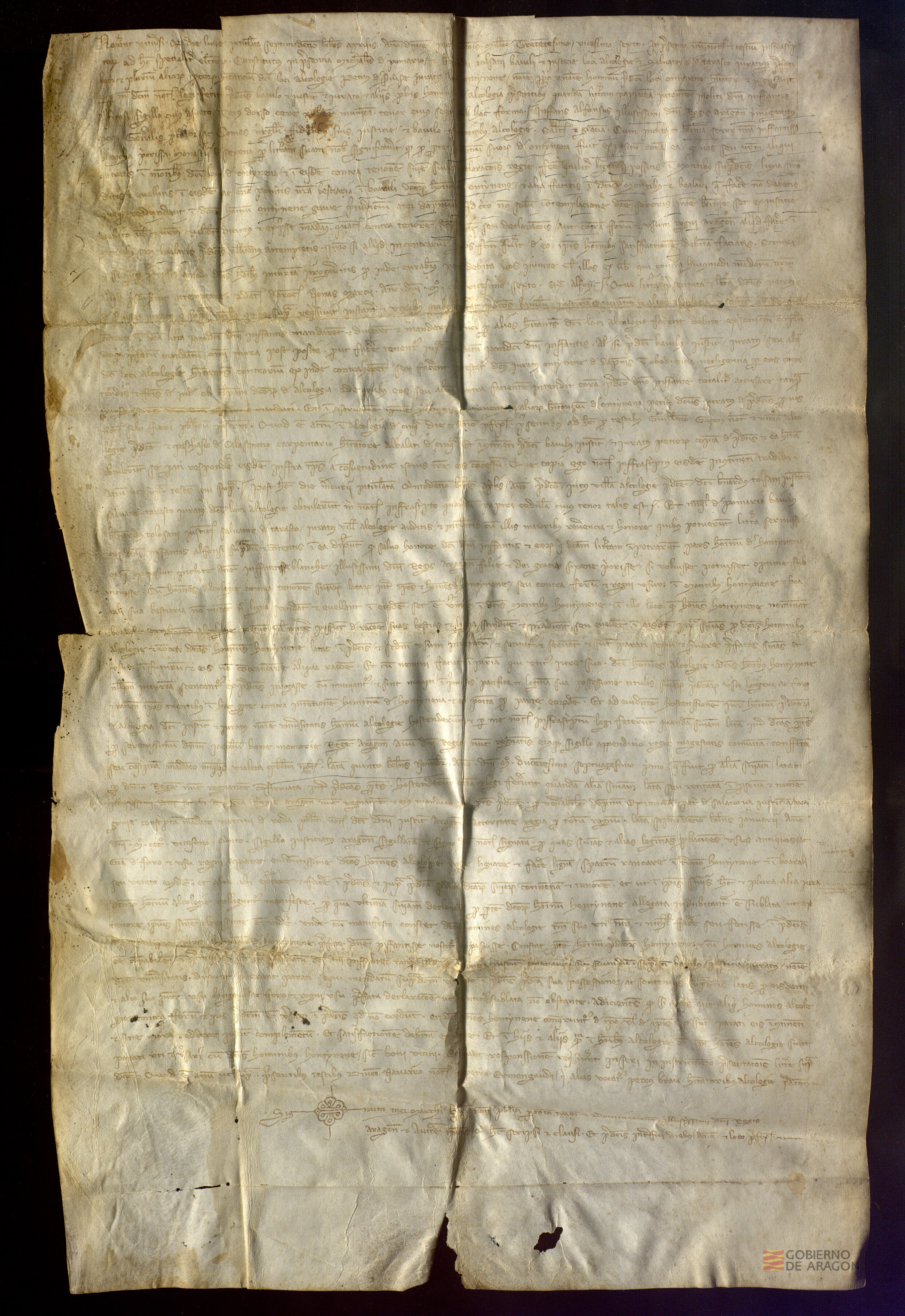 Presentación al baile, justicia y jurados de Alcolea de Cinca de un mandato del infante Alfonso, hecho a instancia de su hermana Blanca, priora de Sijena, por el que les ordena que respeten una sentencia de 1271 por la que se permite a los hombres de Ontiñena leñar en ciertos montes y se prohibe a los de Alcolea introducir sus ovejas en el boalar de Ontiñena