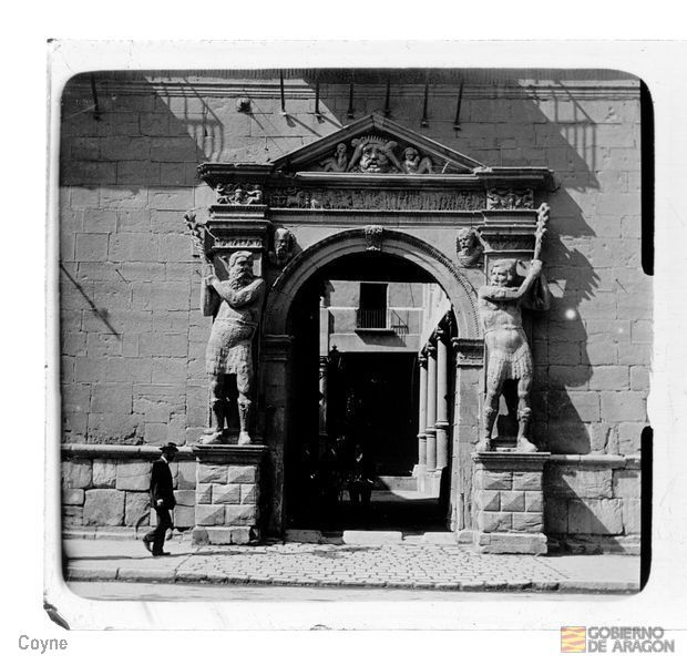 Casa palacio de los Luna (actual audiencia), portada