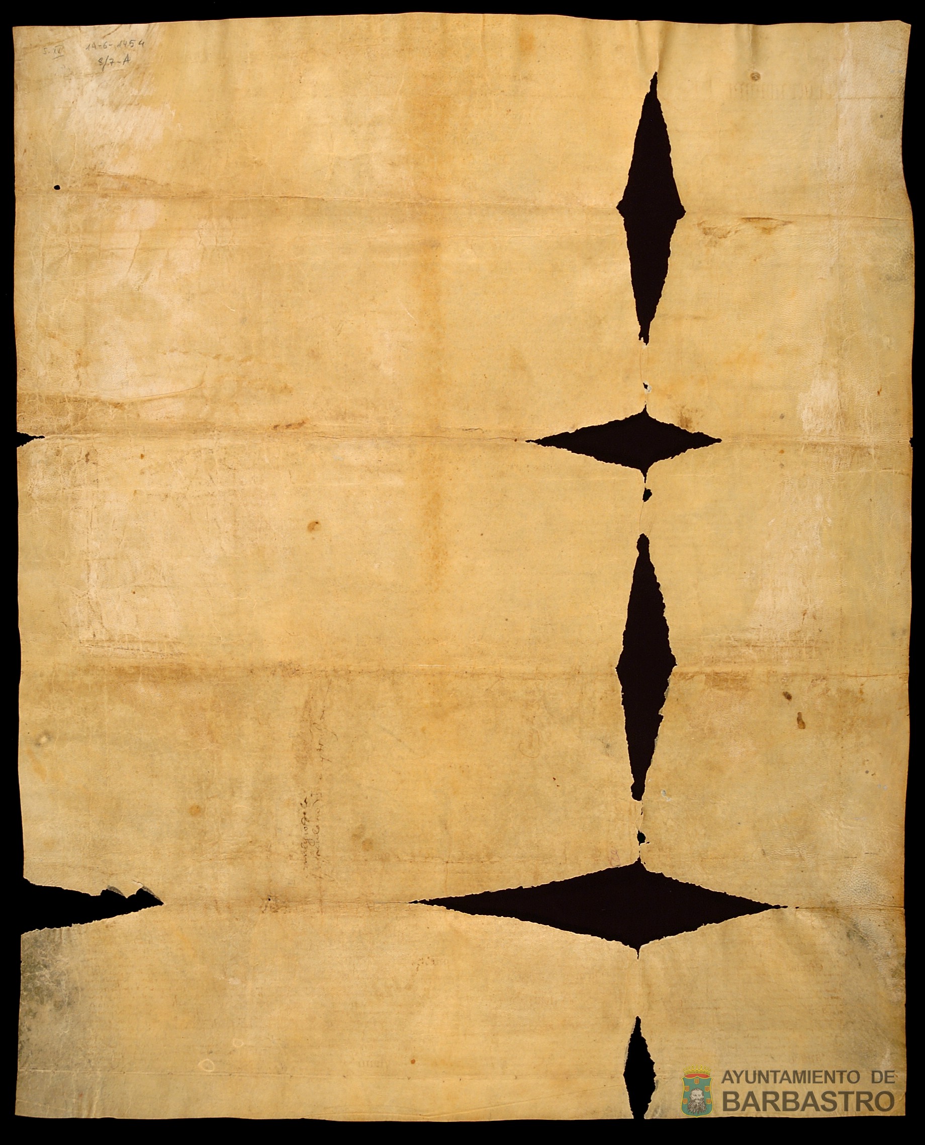 Privilegio de Juan, rey de Navarra, Gobernador General de Aragon, que dispone ordinaciones para la insaculacion y designacion de los cargos del Concejo y gobierno de la ciudad de Barbastro.