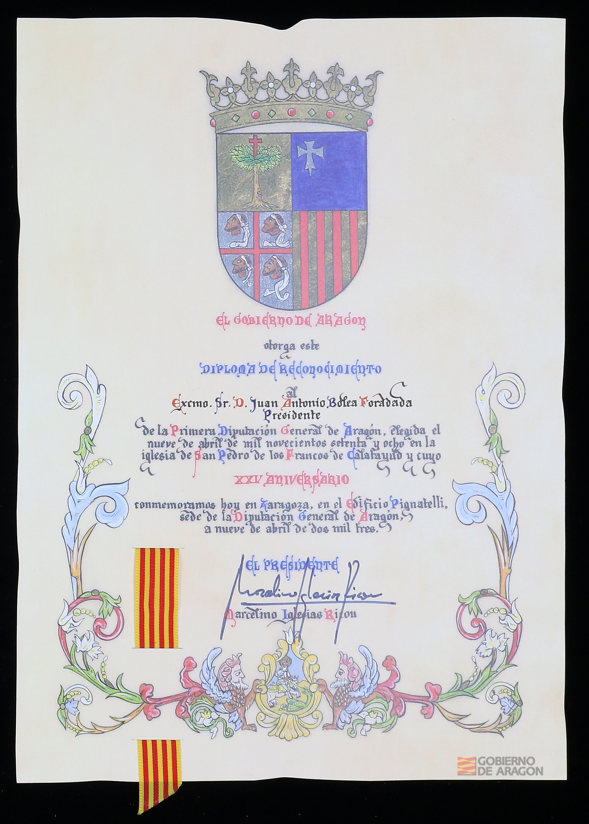 "Diploma de reconocimiento por el XXV Aniversario de la elección de la primera Diputación General de Aragón" al Excmo. Sr. D. Juan Antonio Bolea Foradada. Gobierno de Aragón