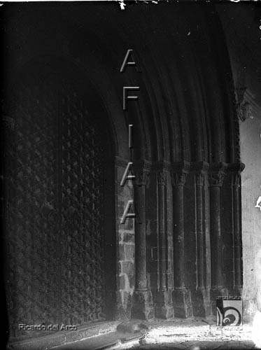 La excatedral. Detalle de la portada. Ricardo del Arco y Garay. Roda de Isábena. Ribagorza