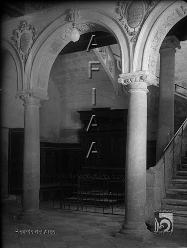 El ayuntamiento. Patio y arranque de la escalera. Ricardo del Arco y Garay. Huesca. Hoya de Huesca