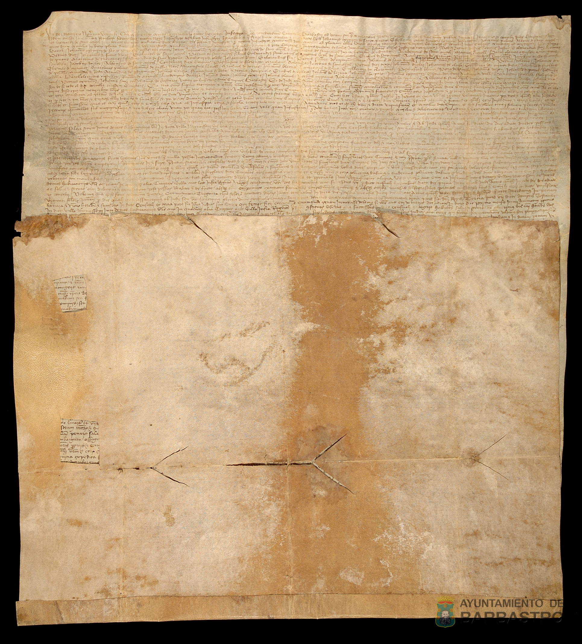 Censal vendido por el Concejo de Barbastro a Constanza Lanaja, viuda de Guillermo Doz, caballero habitante de Monzon, de 15.000 sueldos jaq. de suerte principal y 833 sueldos y 4 dineros de pension anual, pagadera por el 1 de junio, y con reserva de carta de gracia. Incluye apoca