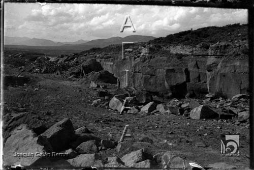 Cantera utilizada para la obra de construcción de la Delegación de Hacienda. Joaquín Galán Bernal. Huesca