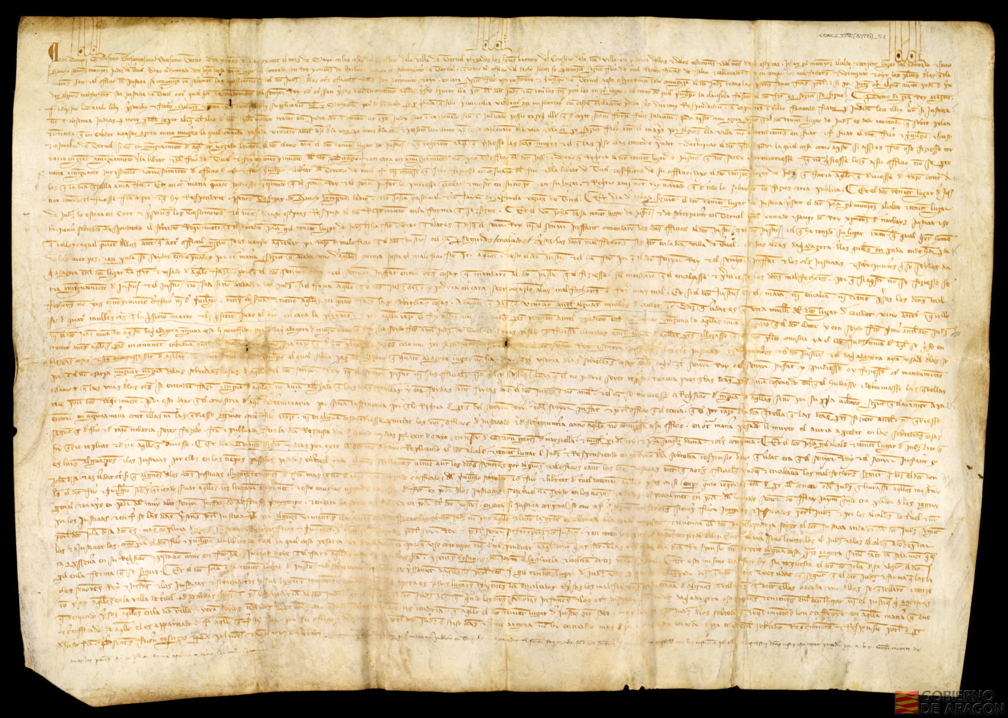 Testificación notarial de las desavenencias entre el juez de Teruel y el justicia con motivo de una pelea habida en Caudé