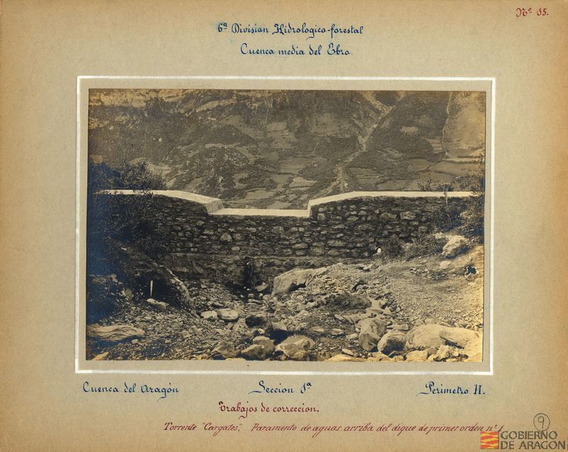 Cuenca del río Aragón. Sección 1ª Perímetro II. Trabajos de corrección. Torrente Cargates. Paramento de aguas arriba del dique de primer orden nº 1