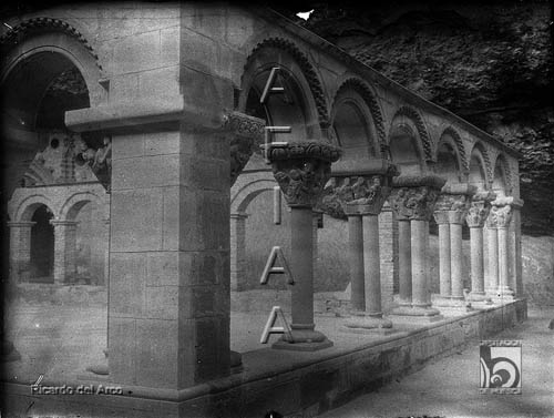 Monasterio Viejo de San Juan de la Peña. Vista del claustro. Ricardo del Arco y Garay. Botaya