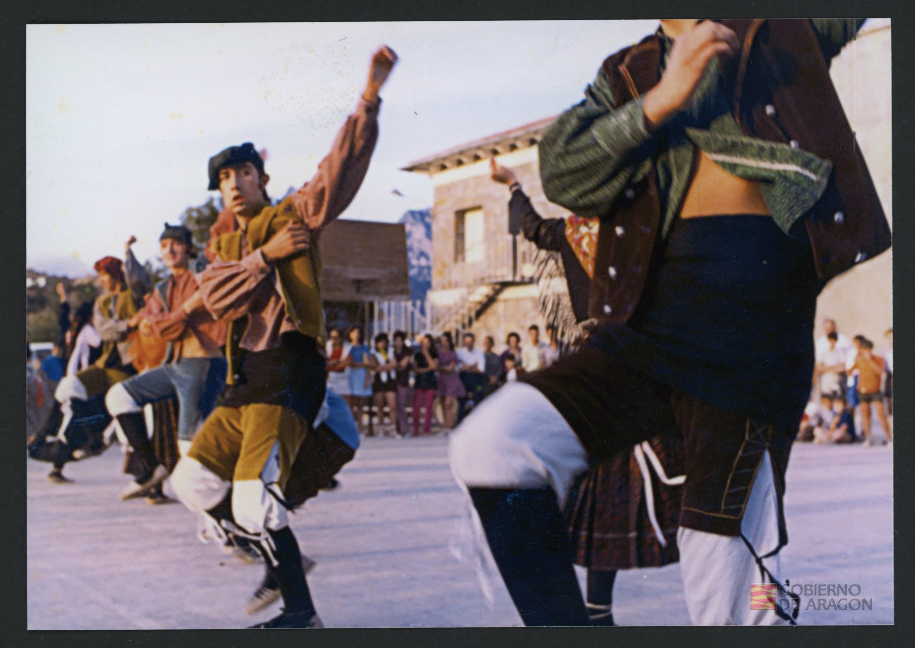 Grupo de joteros bailando el "Vals-jota de Banastón"