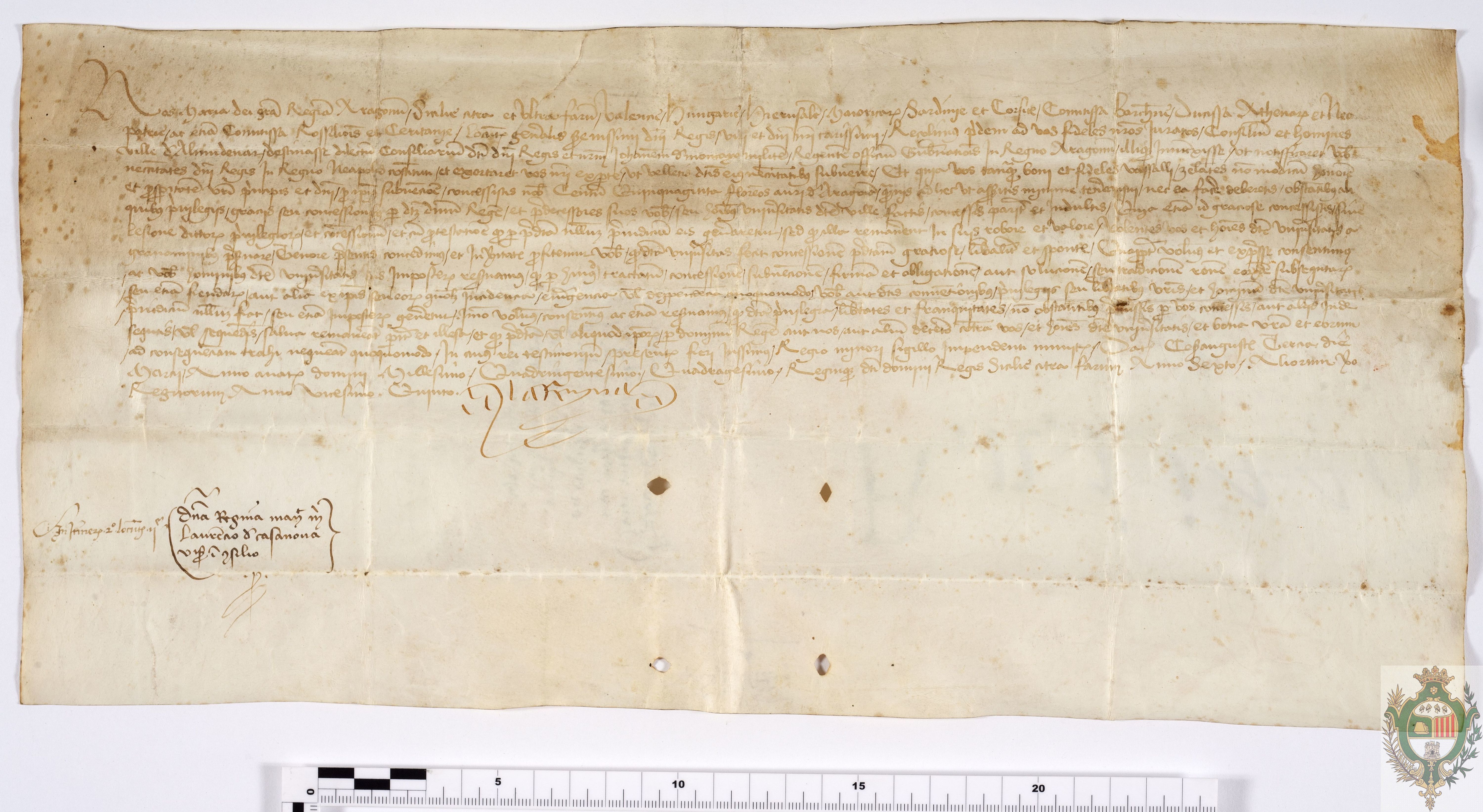 La reina María de Castilla confirma a la villa de Almudévar y sus aldeas todos privilegios concedidos por sus antecesores, y renuncia al cobro de cualquier peita, tanto particular como real