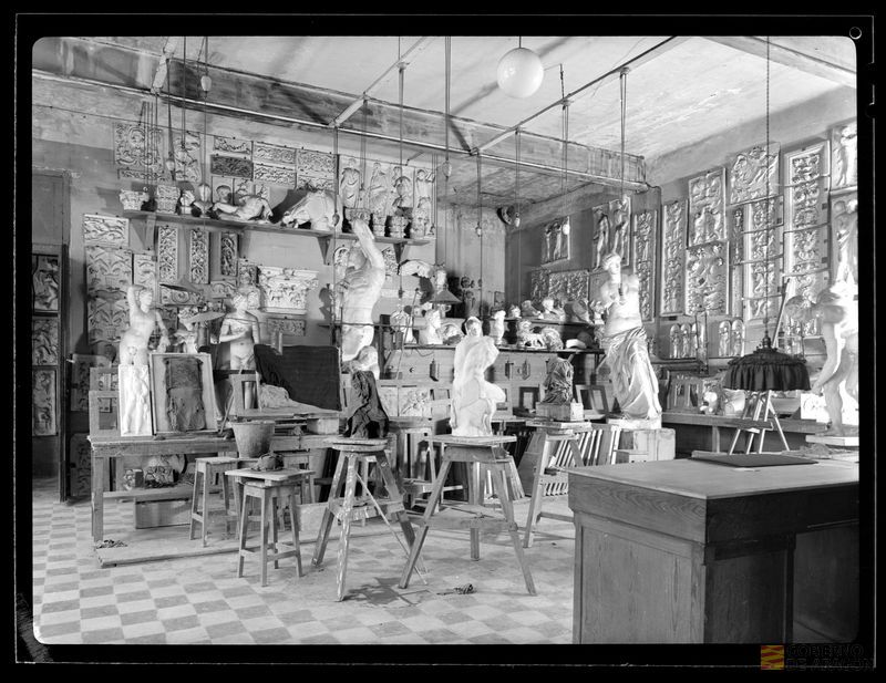 Sala de escultura de la Escuela de Artes y Oficios