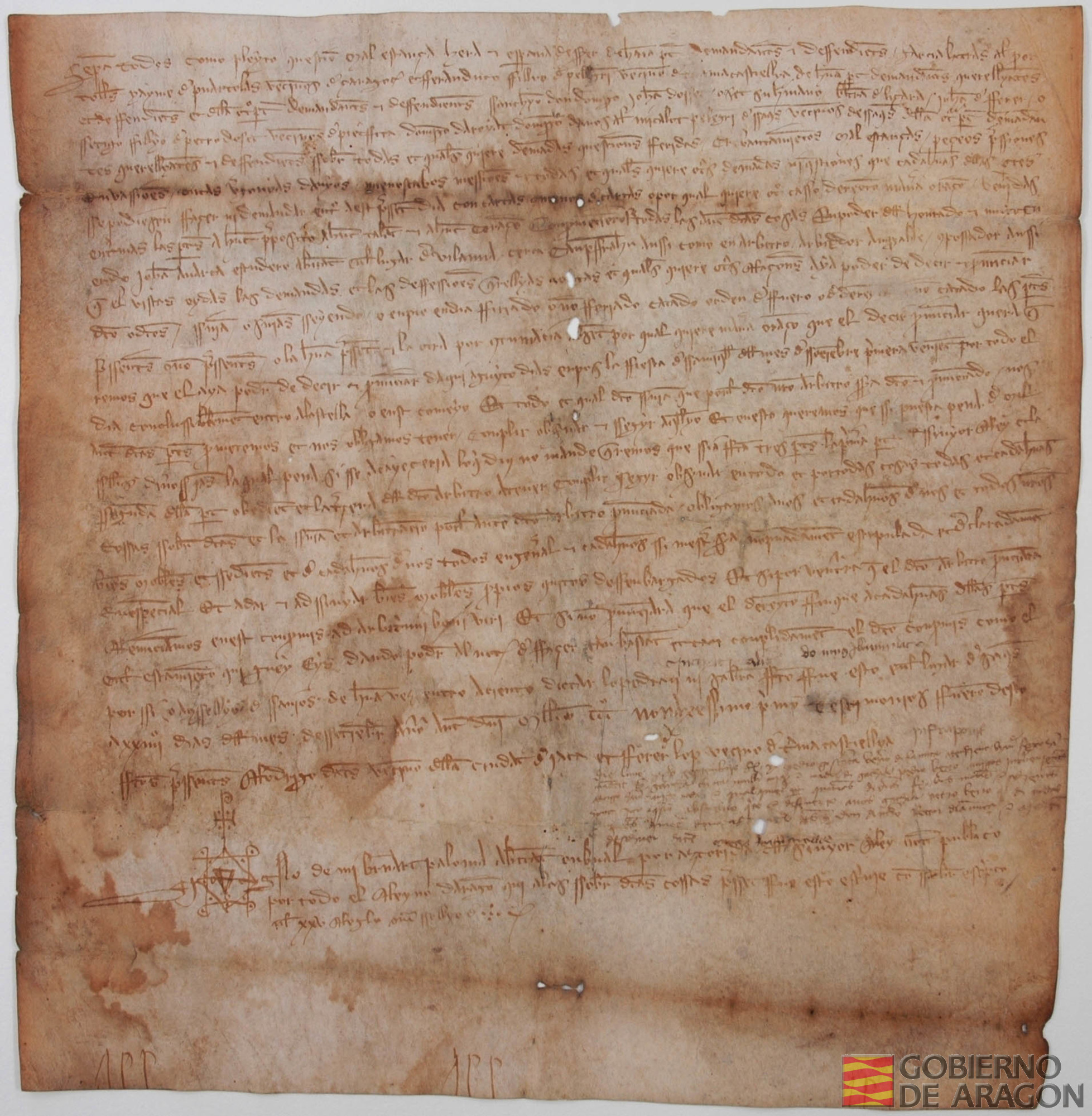 García Latrás y Jaime de Puértolas, vecinos de Zaragoza, y Fernando, hijo de Pelegrín, vecino de Tramacastilla de Tena, por una parte, y un grupo de vecinos de Piedrafita y Saqués, por la otra, acuerdan dejar en manos de Juan de Abarca, escudero de Villanúa, la resolución del pleito que sostenían