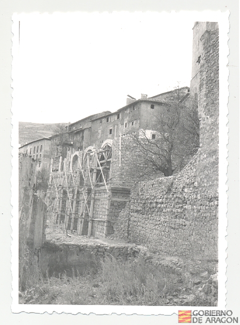 Proyecto adicional al de urbanización parcial de los alrededores de la Catedral. Arquitecto: César Jalón. Albarracín
