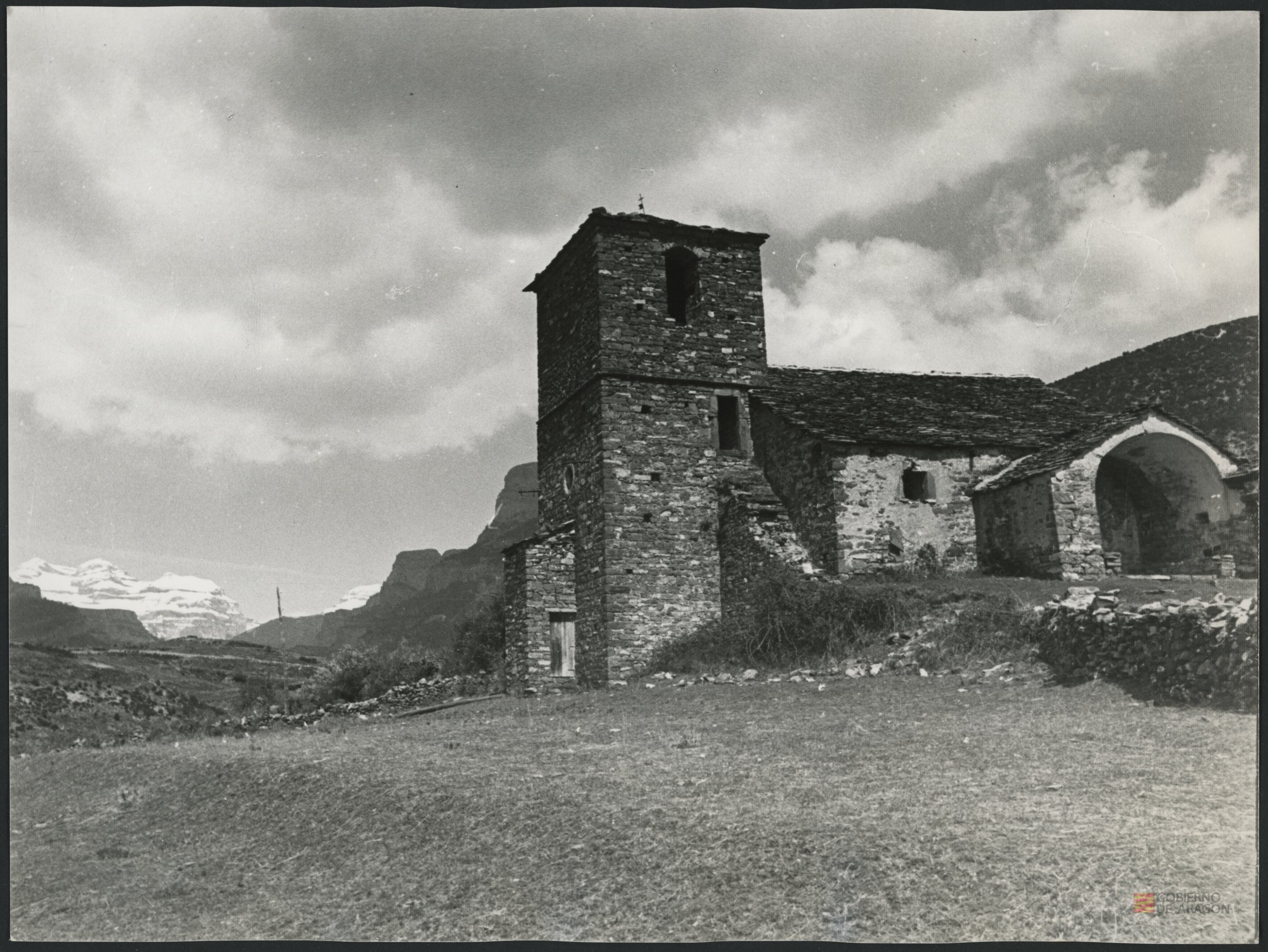 Iglesia de San Vicente de Vio. Vista desde el Sur. Vio