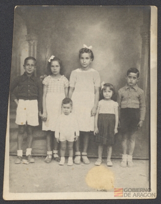 Retrato familiar de los hermanos y primos de Ángel Conte