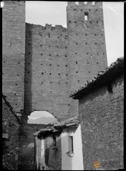Ruesta (Zaragoza). Castillo de Ruesta. Torres. Casas. José Galiay Sarañana