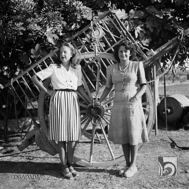 Mujeres con carro. Alfonso Foradada Coll. Valle de Ansó