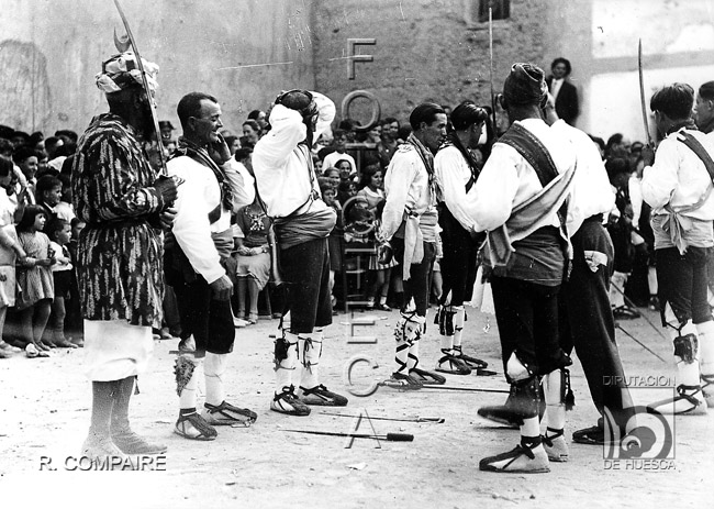 "Dance de moros y cristianos" (10). Ricardo Compairé Escartín. Sena