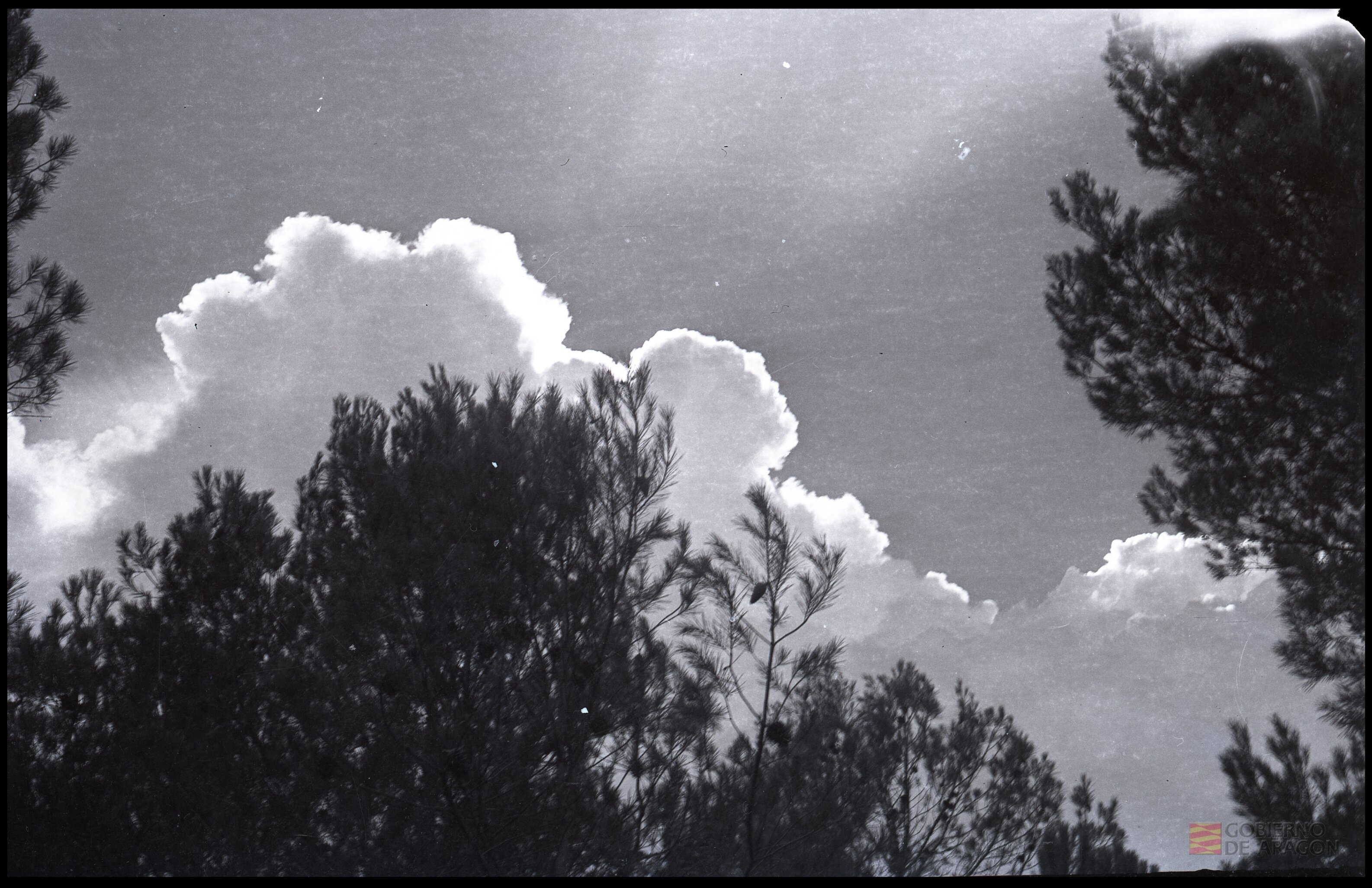 Nubes y cielo. Sierra de Alcubierre
