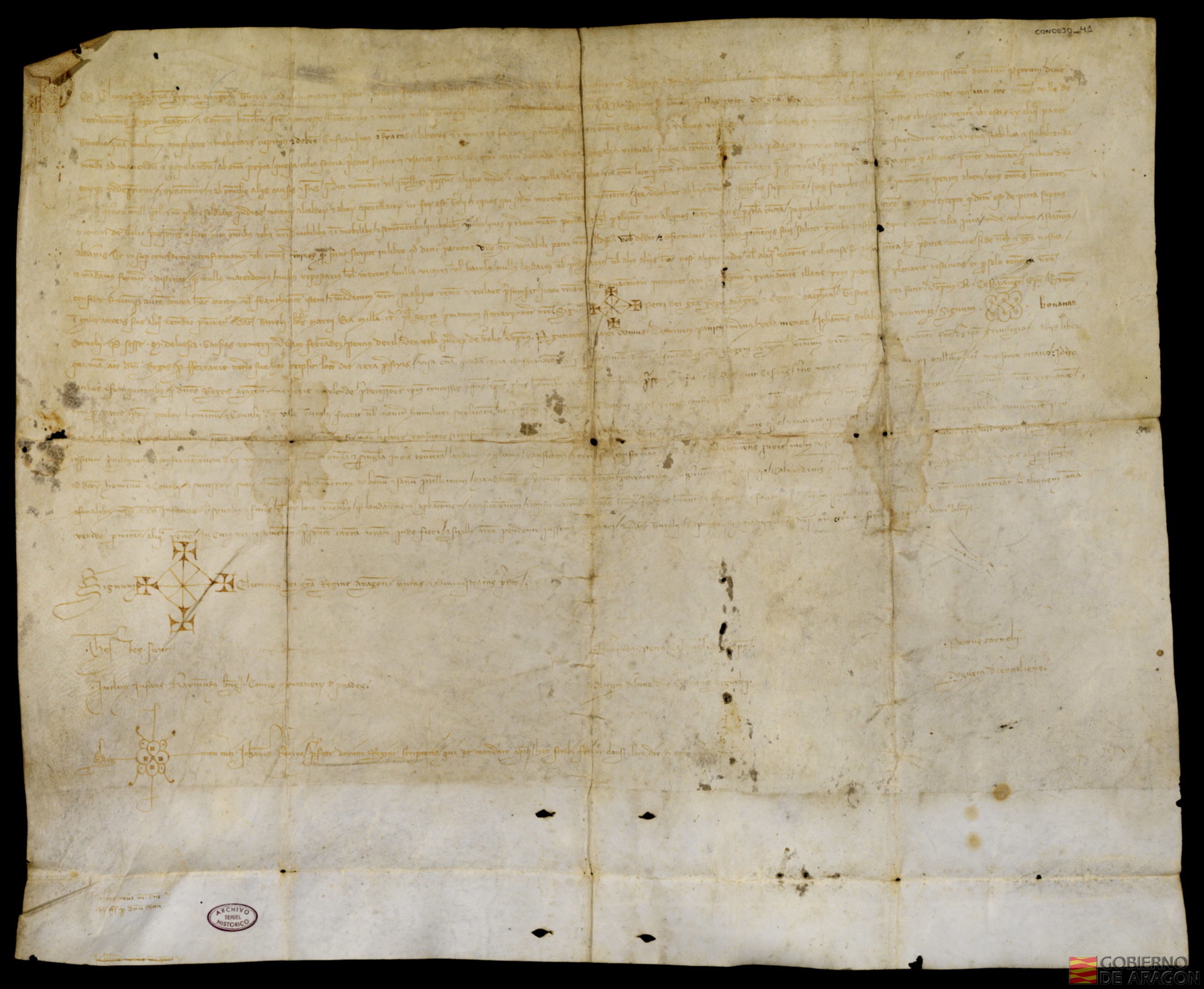 Privilegio de Pedro II en el que declara libres y francos de todo impuesto, demanda real o vecinal, lezda, peaje, etc, a todos los habitantes de Teruel y a sus propiedades. Manda que los aldeanos paguen al señor de la villa 4.000 sueldos anuales. Confirma los límites de la villa de Teruel contenidos en el fuero concedido por Alfonso II, su padre