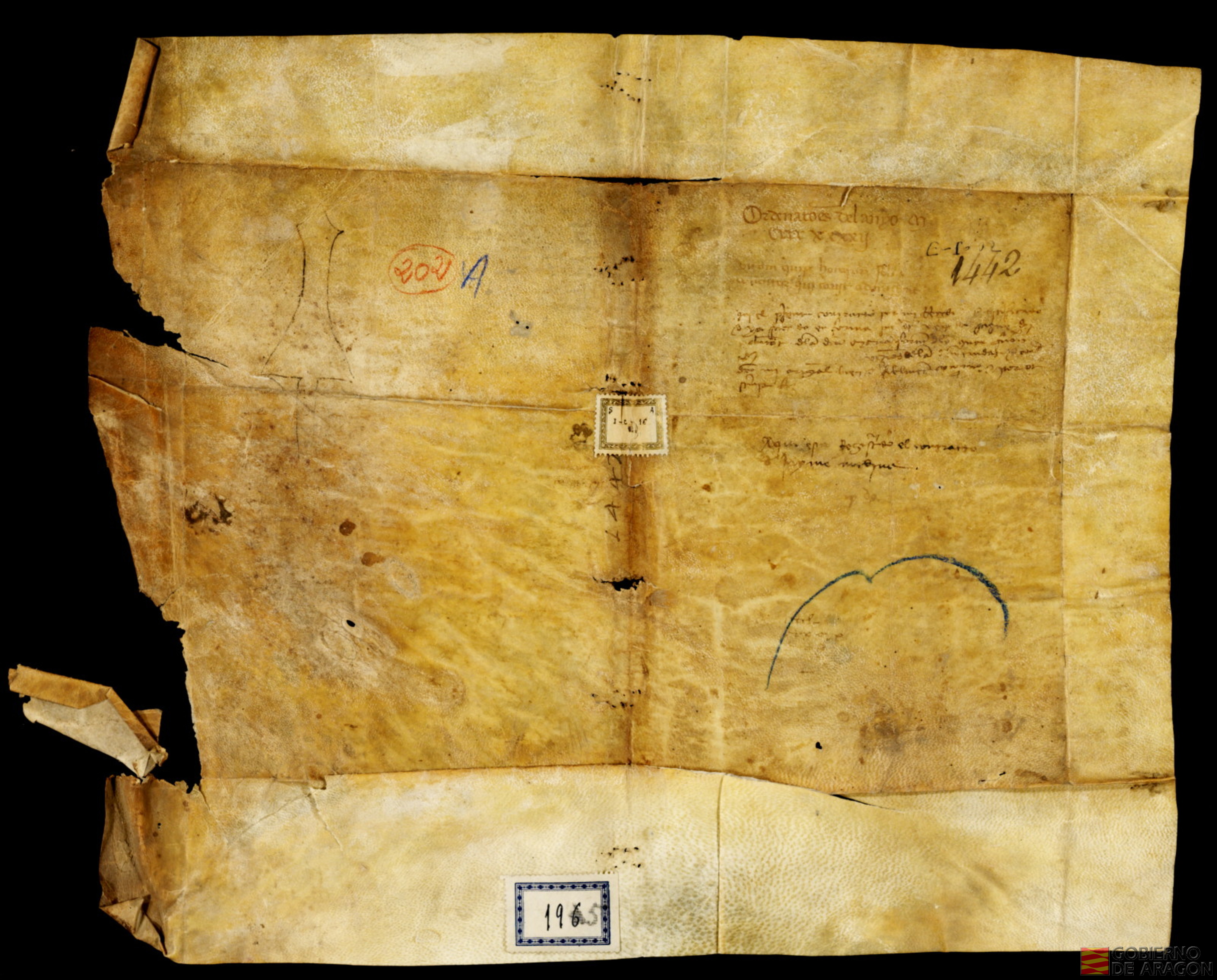 Privilegio de la reina doña María por el que perdona y absuelve de toda acusación a Sancho Martínez y Martín Fernández, mercaderes de Ojos Negros, acusados de fabricación de moneda falsa