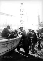 "Pescadores charrando". Ricardo Compairé Escartín. Barcelona