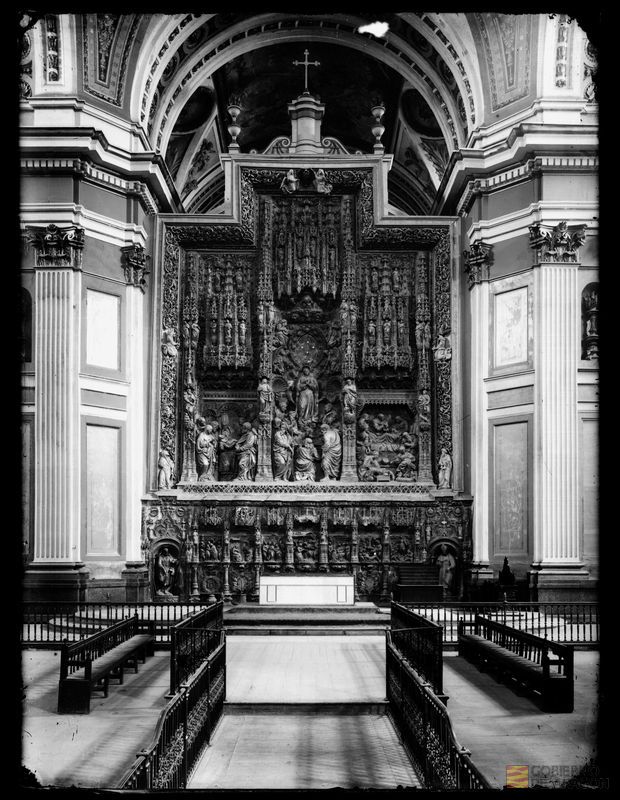 Retablo del altar mayor de la basílica de Nuestra Señora del Pilar, dedicado a la Asunción de la Virgen.
