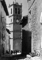 "Calle y al fondo la iglesia". Ricardo Compairé Escartín. Agüero